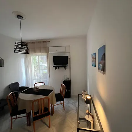 Apartament Al Lungomare 1977 *
